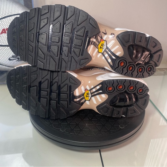 🆕 Nike	Wmns Air Max Plus 'United in Victory' - Womens 8 - Picture 10 of 11